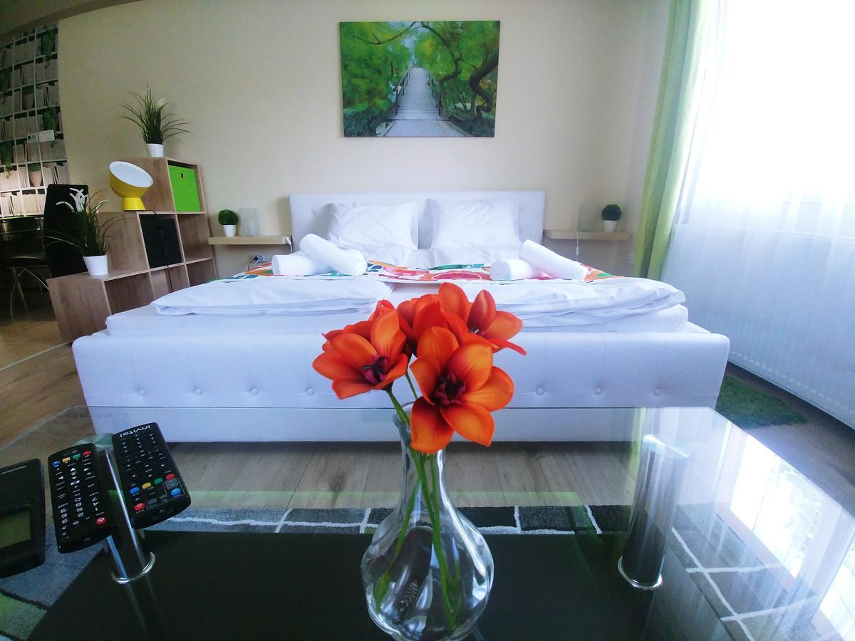Sarok Apartmanház Makó Exterior foto