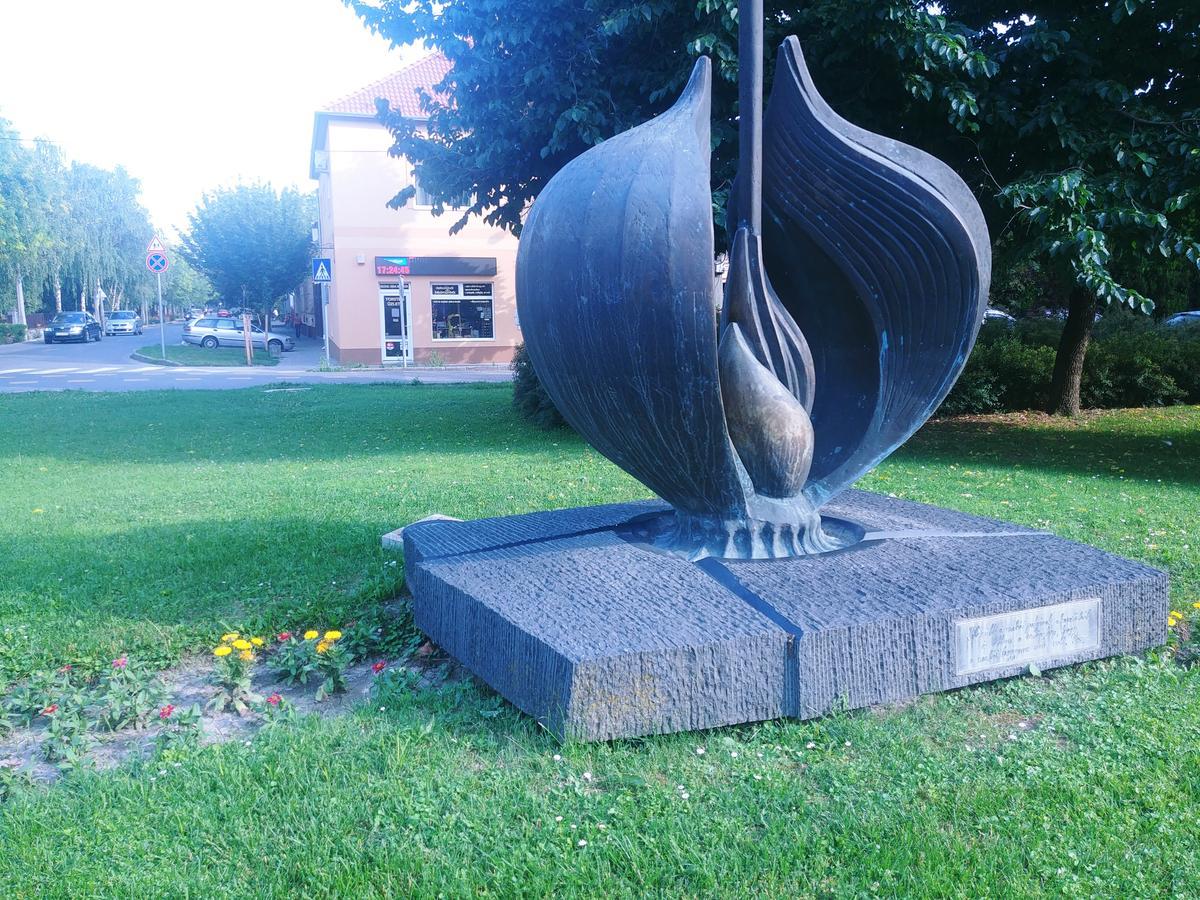 Sarok Apartmanház Makó Exterior foto